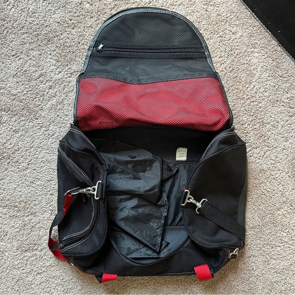 Marlboro 90s Vintage Compass Logo Black Red Promo Duffel Bag OS - Picture 7 of 14